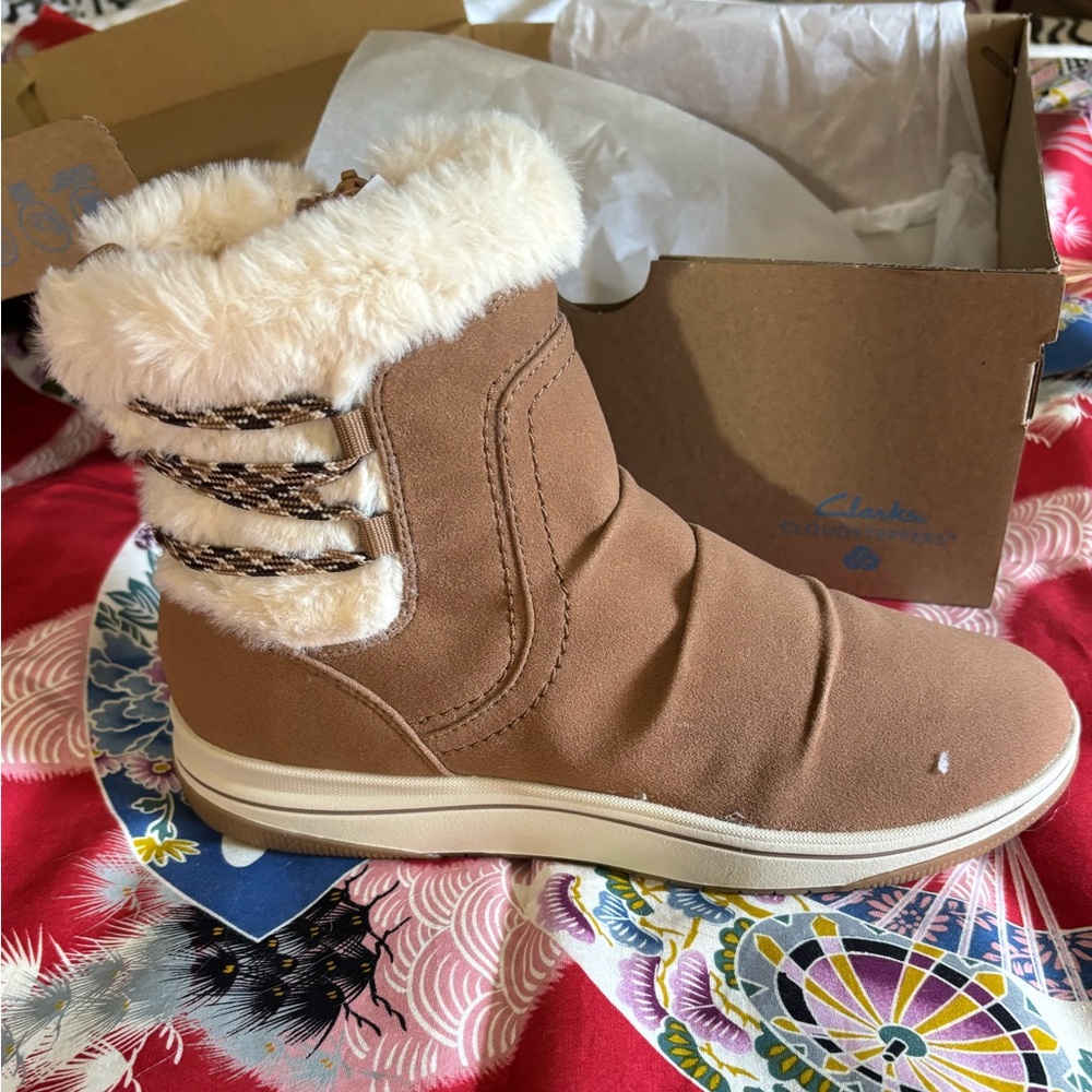 Clarks Brown Winter Boots w/ Faux Fur Lining NIB